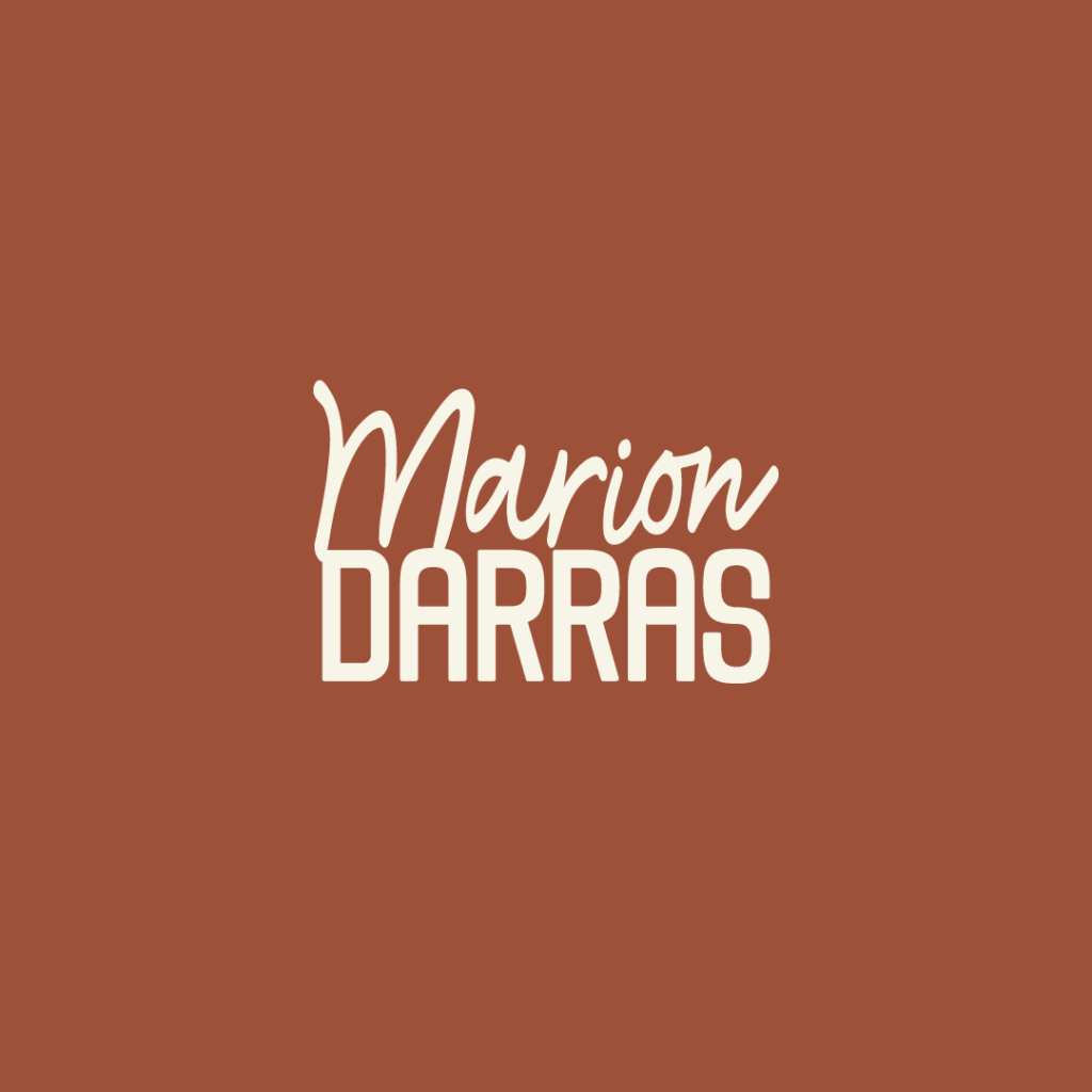 Logotype de Marion Darras, rédactrice experte, alliant authenticité et professionnalisme.