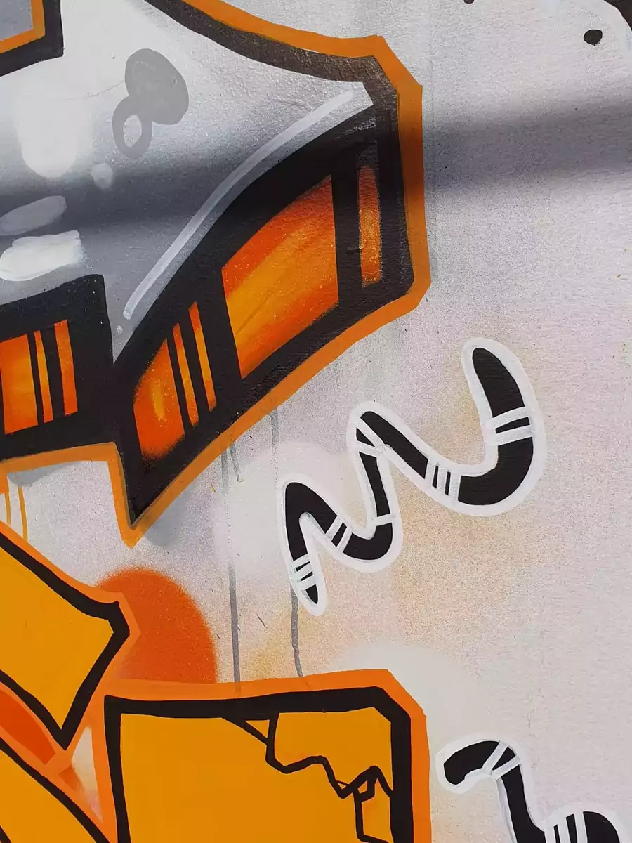Personnage livre animé peint à la main, détail de la fresque murale lettering en Normandie