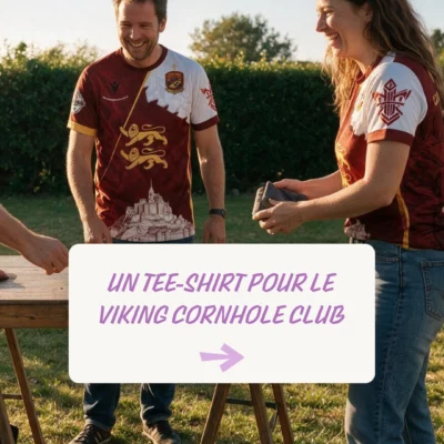 Un tee-shirt sublimé pour le Viking Cornhole Club.

Le cornhole, c'est ce jeu où on lance des sacs de maïs sur une planche inclinée. Le club est normand et le nom est viking : il y avait de quoi faire.

J'ai construit le visuel autour de trois éléments : les léopards héraldiques de Normandie, un drakkar, et des paysages normands en arrière-plan.

Pour la palette, j'ai opté pour trois tons chauds et très contrastés, un jaune orangé, un rouge vif et un pourpre sombre. En sublimation les couleurs sortent franches, autant s'en servir.

Chaque élément a été produit séparément, puis recomposé à la main. C'est ce qui me permet de garder la main sur la composition, au lieu de récupérer un résultat tout fait que je n'aurais plus qu'à subir.

Vous avez déjà fait floquer quelque chose pour votre équipe ou votre association ?